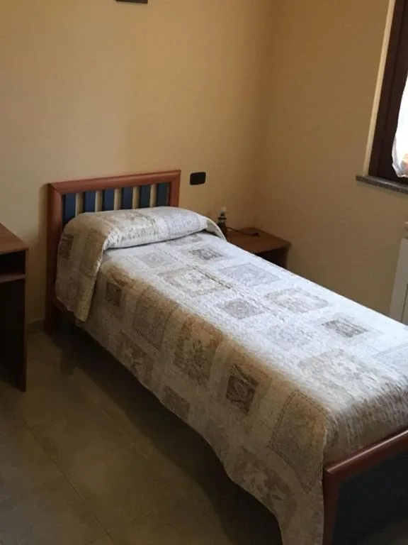 Single Room with Private Bathroom — Roby Bar Affittacamere