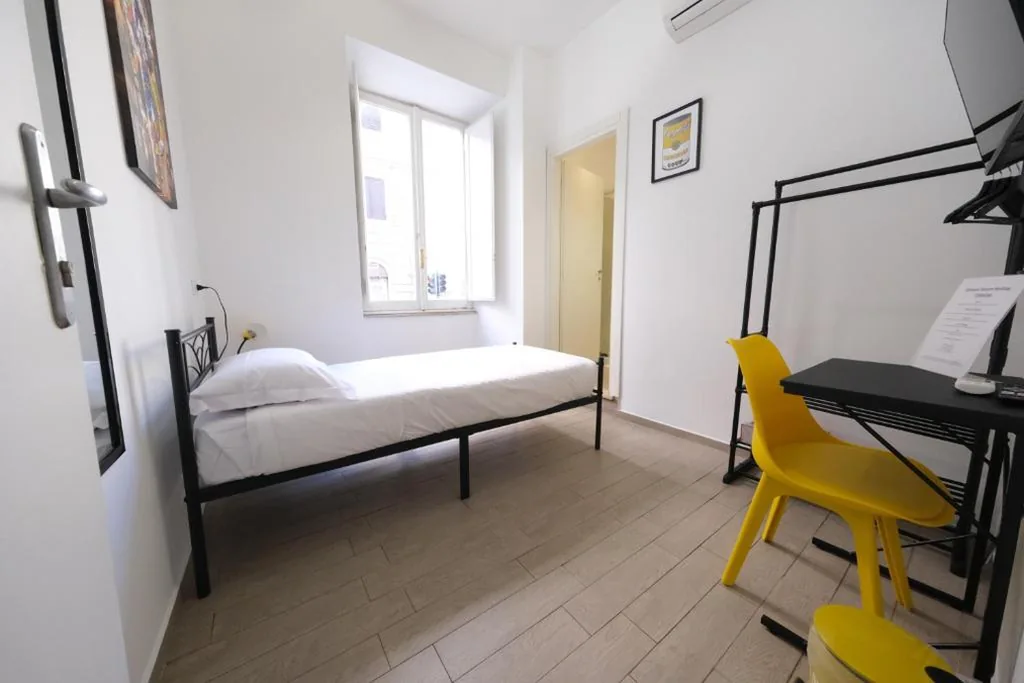 Single Room with Private Bathroom — Roman Forum Holiday Termini