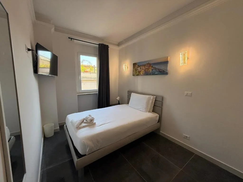 Single Room with Private Bathroom — Rome Jubilee Stays 3
