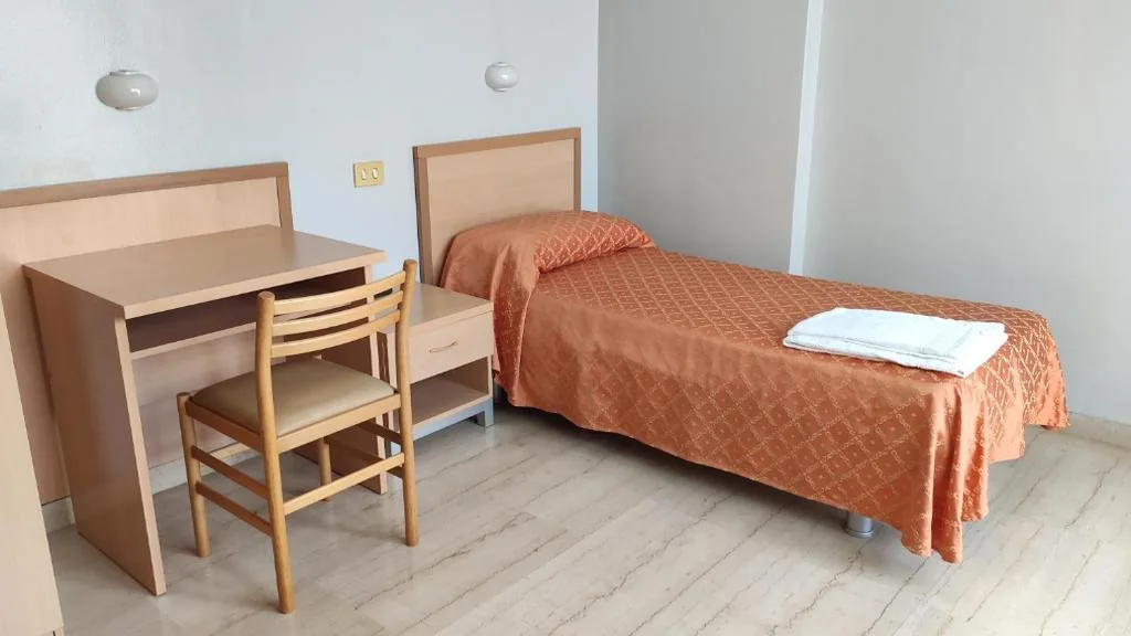 Single Room with Private Bathroom — SAN JUAN DE RIBERA, Casa per Ferie