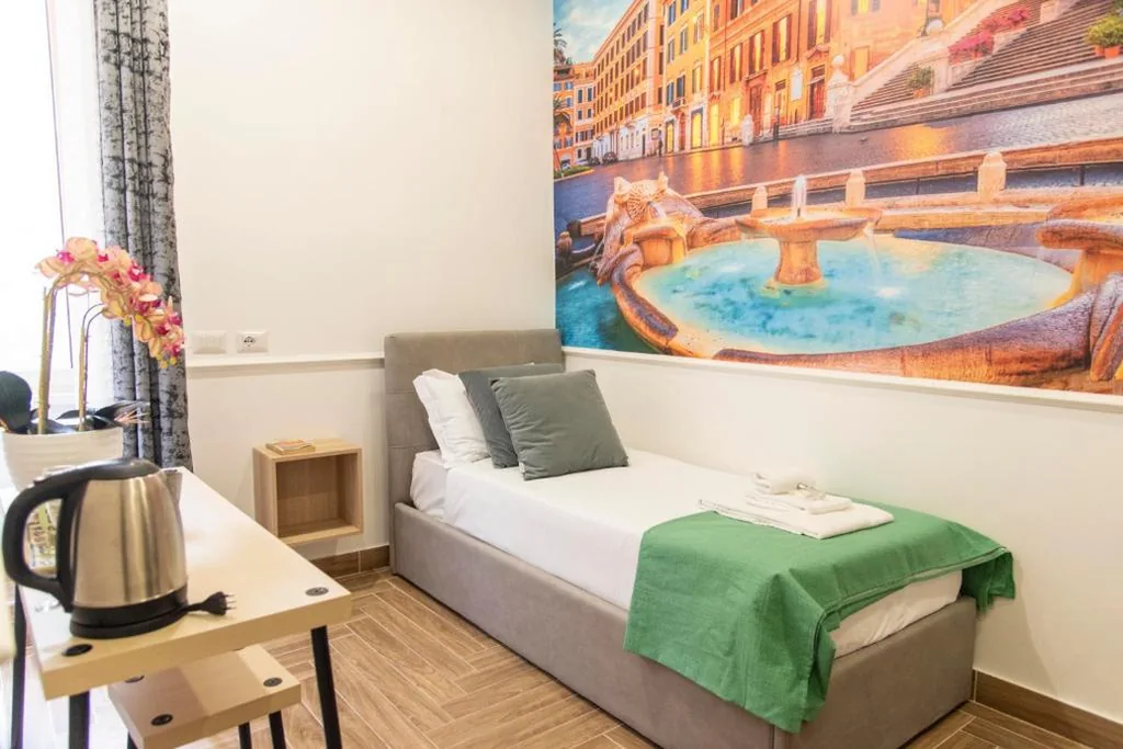 Single Room with Private Bathroom — Susy’s Guest House – Room Spagna