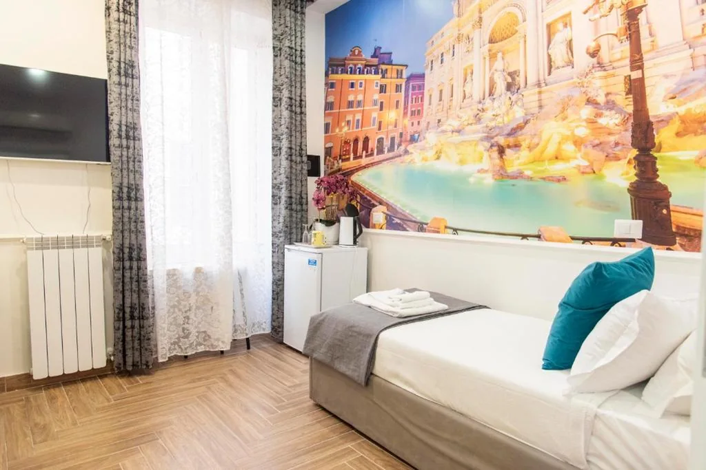 Camera Singola con Bagno Privato — Susy’s Guest House – Room Trevi