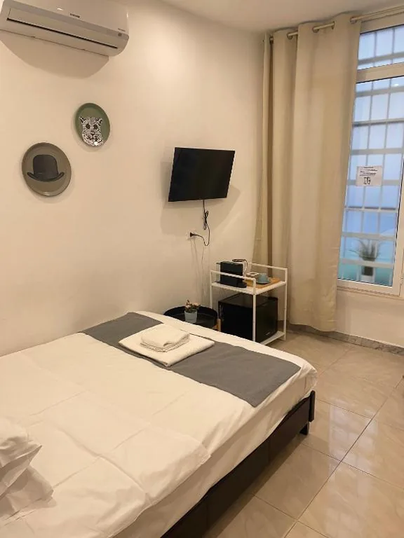 Camera Singola con Bagno Privato — The Room 15