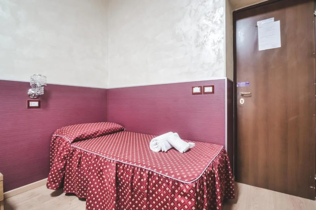 Camera Singola con Bagno Privato — Vertex Homes
