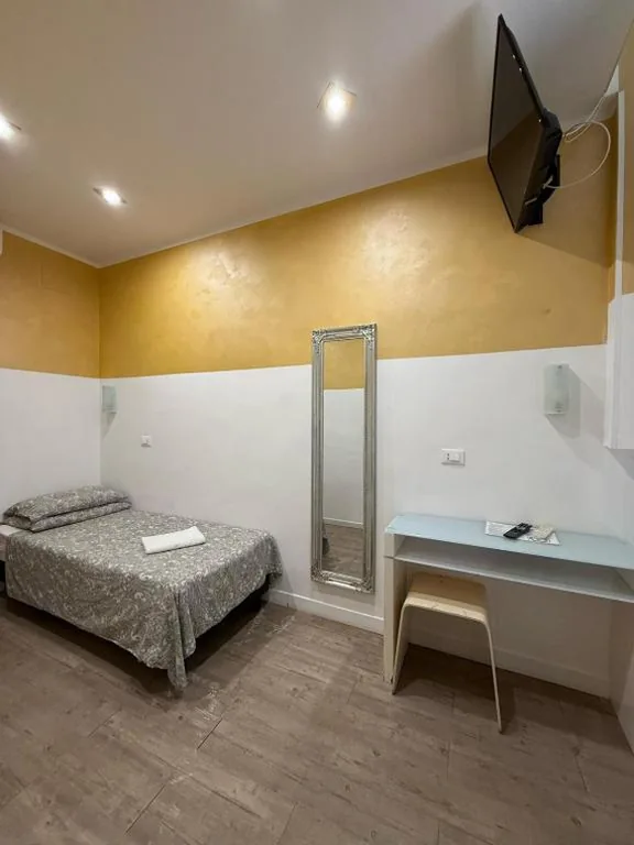 Camera Singola con Bagno Privato — Via Palazzo Sanremo
