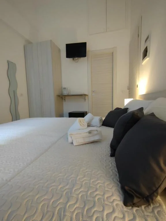 Single Room with Balcony — Bosuites Rome