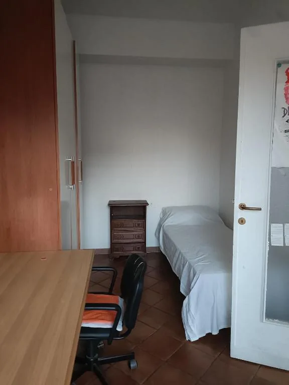 Camera Singola con Balcone — Casa Oslavia ,Senza ZTL, Parcheggio Gratuito