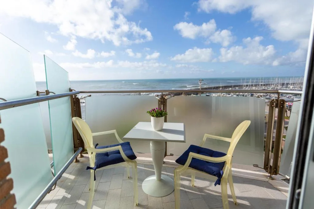 Single Room with Balcony and Sea View — Smy Aran Blu Roma Mare