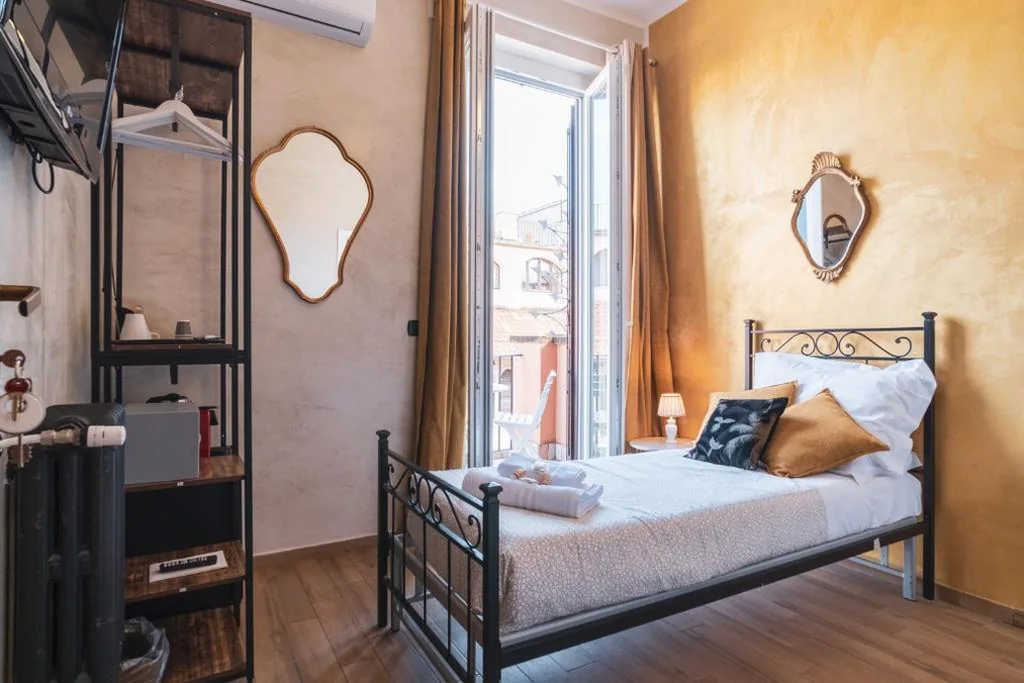 Camera Singola con Balcone — Golden Rooms Piazza di Spagna