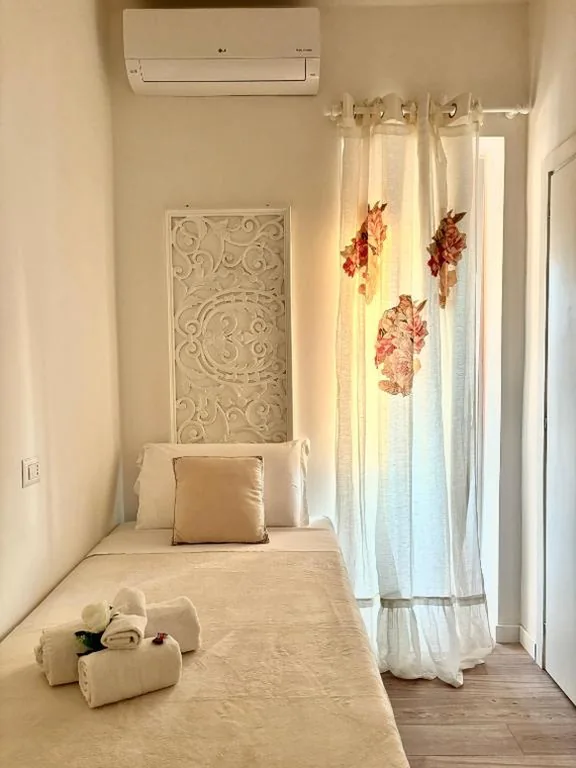 Camera Singola con Balcone — Guest House Maison Margot