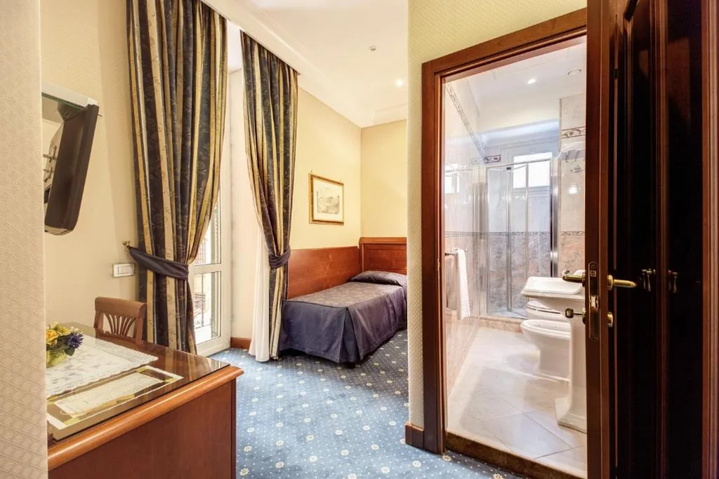 Single Room with Balcony — Hotel Artorius