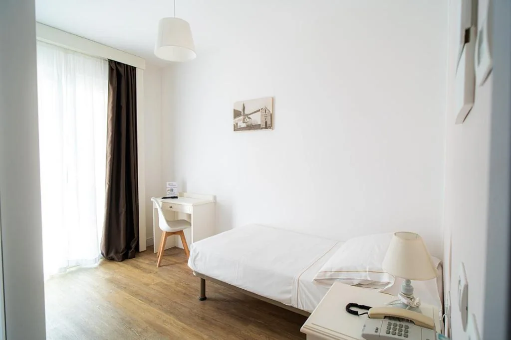Camera Singola con Balcone — Hotel Continental