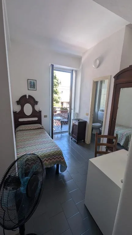 Camera Singola con Balcone — Hotel La Locanda