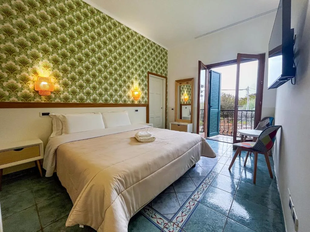 Camera Singola con Balcone — Hotel Lo Smeraldo – Oasi degli Olivi
