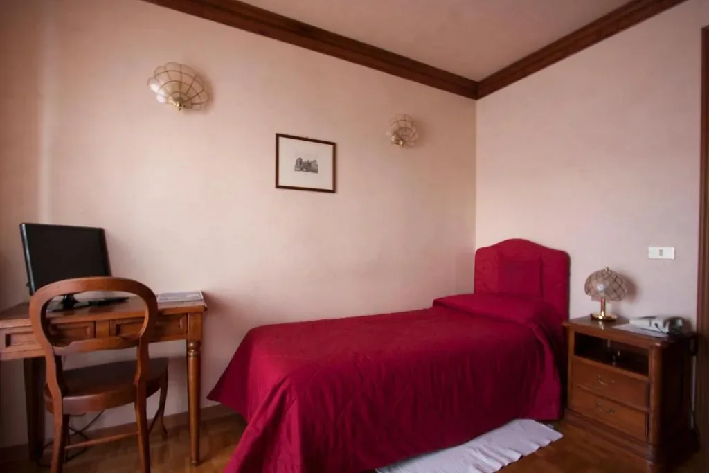Single Room with Balcony — Hotel Panoramique
