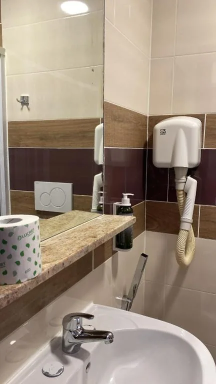 Single Room with Balcony — Hotel Pyramid