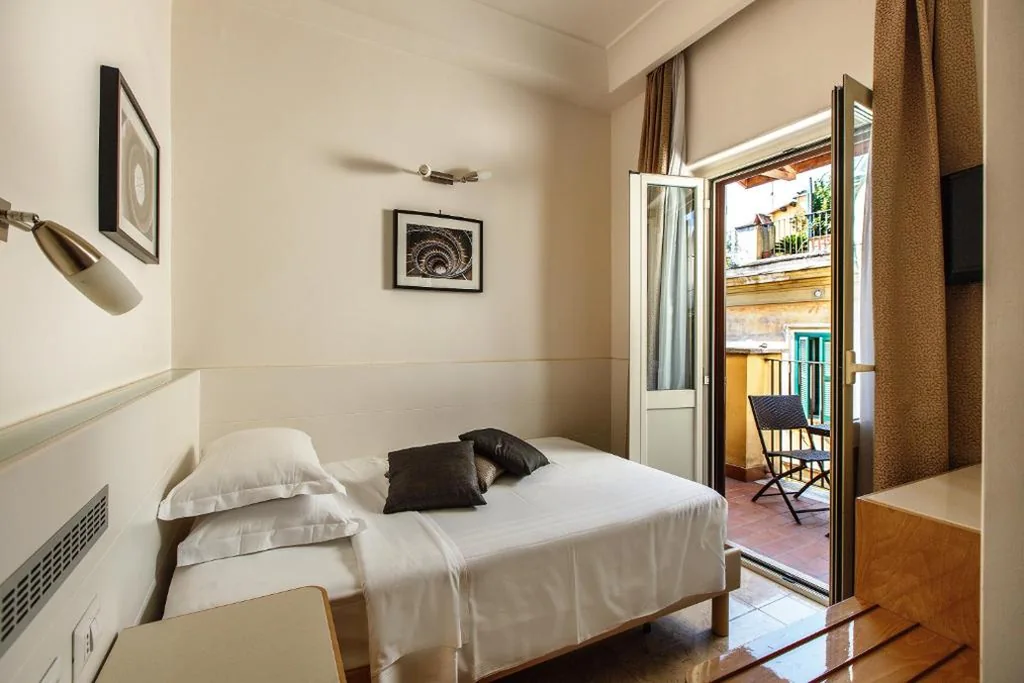 Single Room with Balcony — Hotel Smeraldo