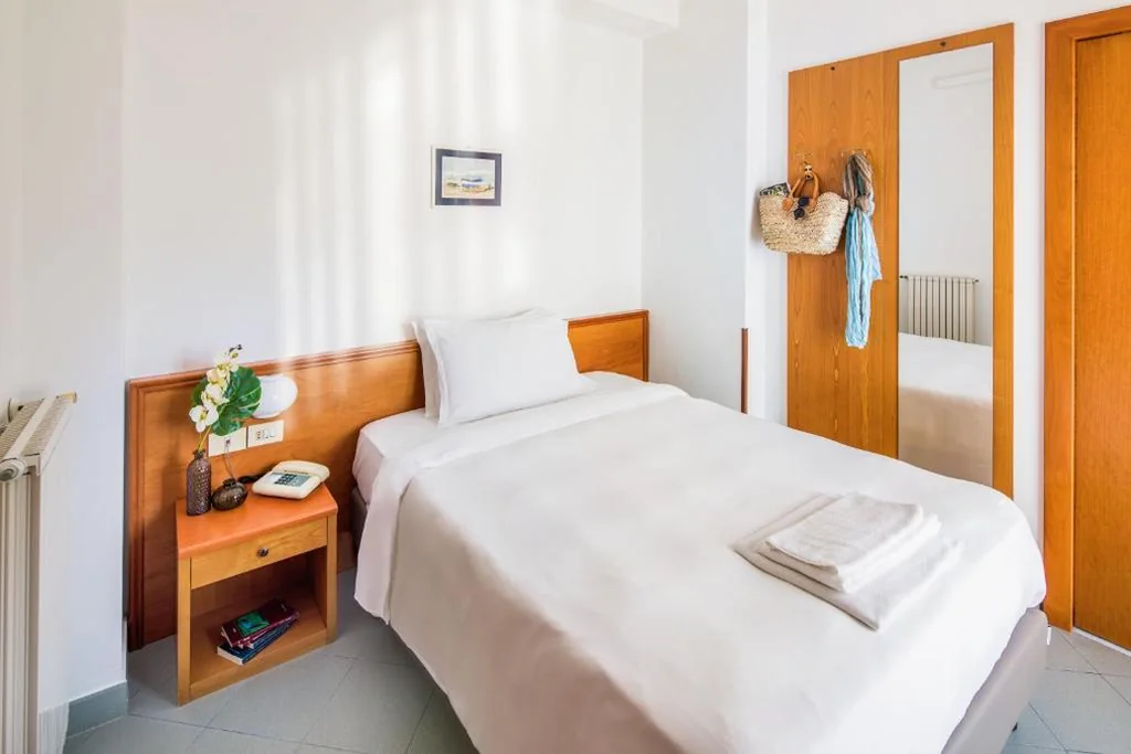 Camera Singola con Balcone — Hotel Tritone