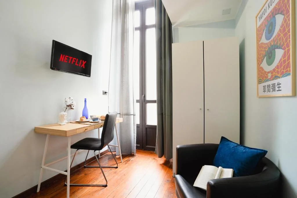 Single Room with Balcony — Maison Dante – Smart stays