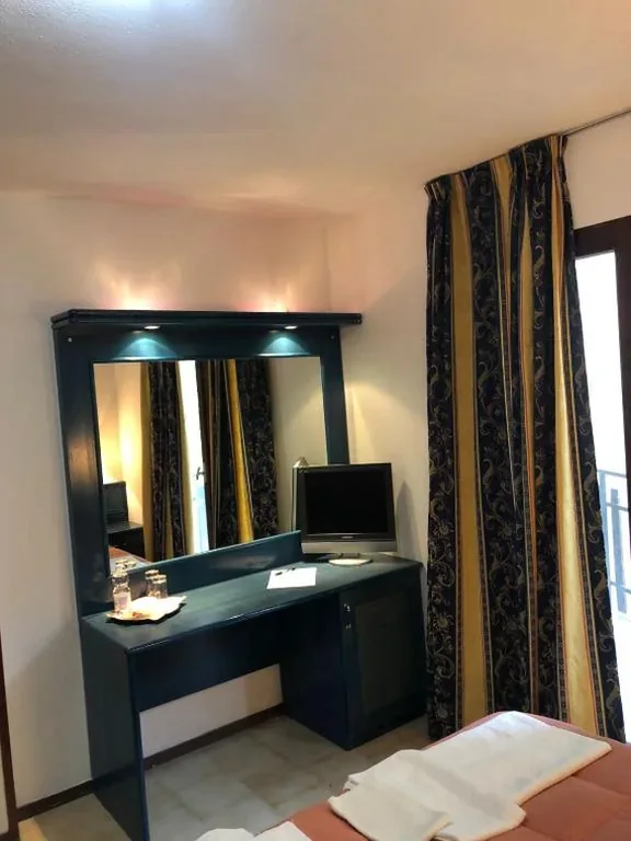 Single Room with Balcony — petit paradis