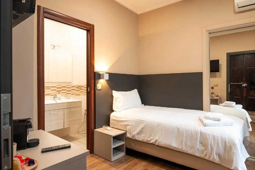 Camera Singola con Balcone — Torino Station Relais