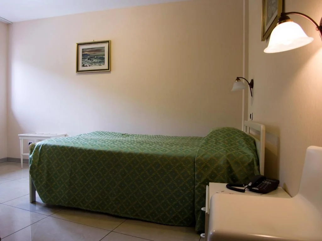 Single Room with Shower — Hotel Cristallo