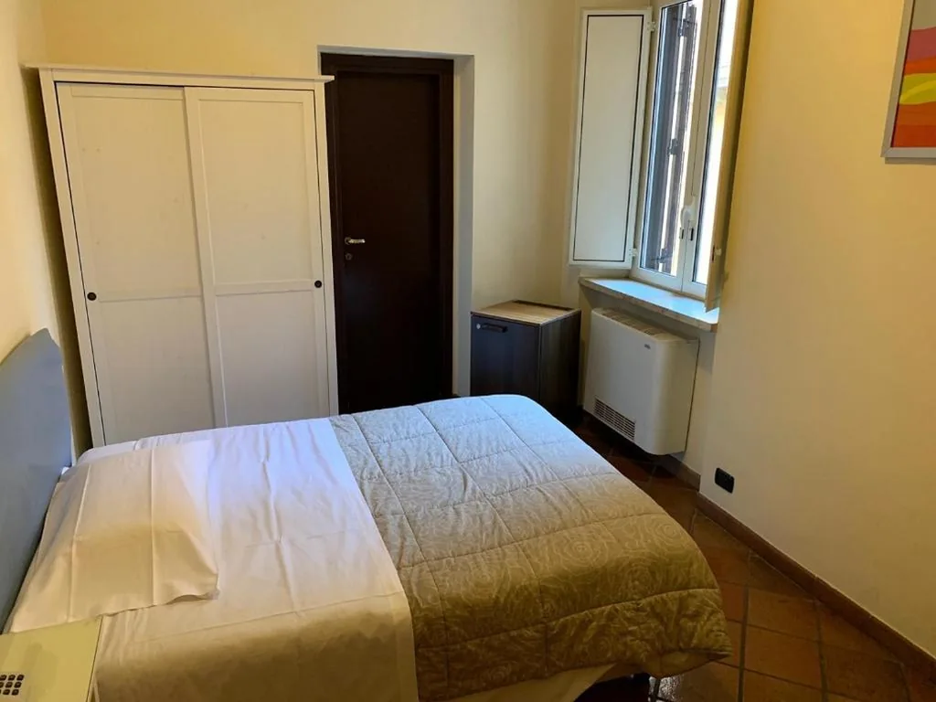 Camera Singola con Letto a Una Piazza e Mezza — Hotel Croce Di Malta