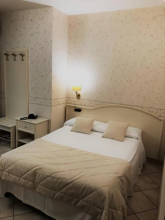 Camera Singola con Letto a Una Piazza e Mezza — Hotel La Noce