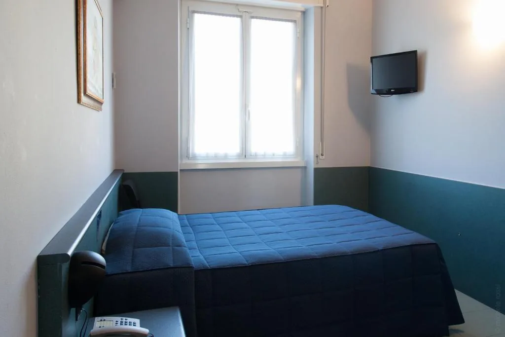 Single Room with Small Double Bed — Hotel Tirreno