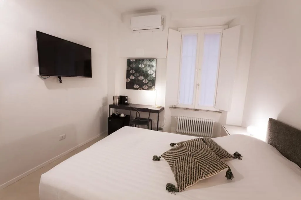 Single Room with French Double Bed — Ripagrande a Trastevere