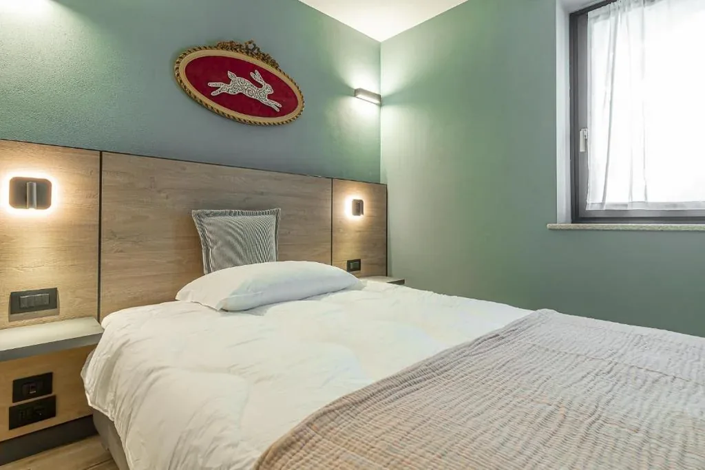 Single Room with Bath — Hotel Mon Émile