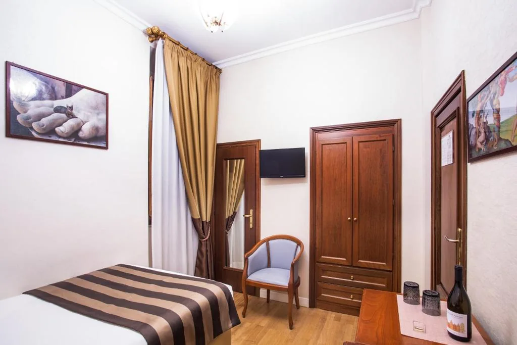 Single Room with Tub — Hotel Piazza Di Spagna