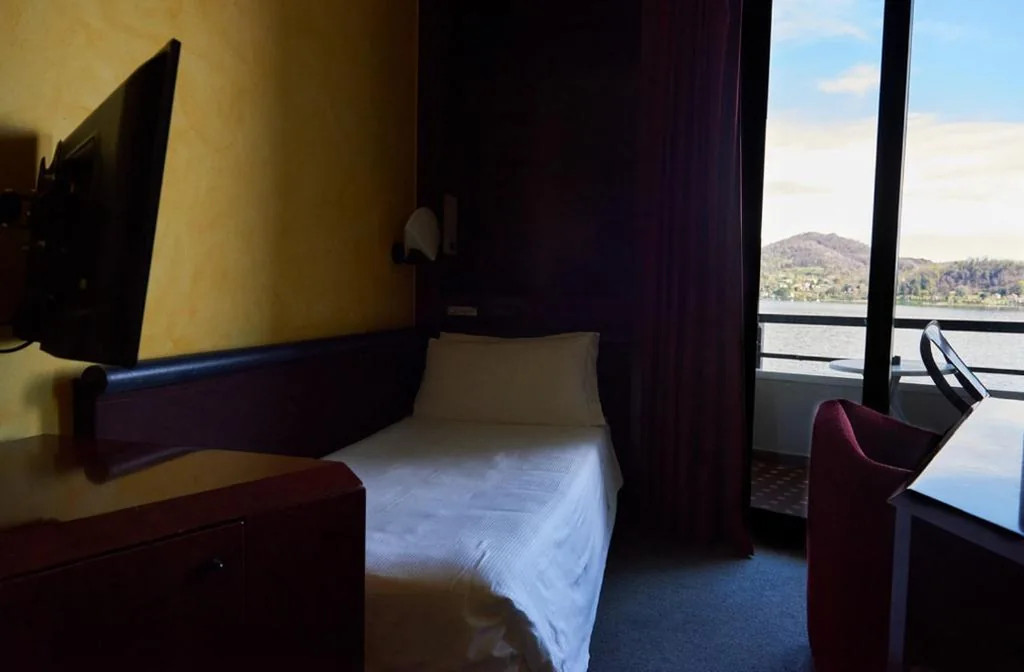 Single Room with Lake View — Hotel Concorde