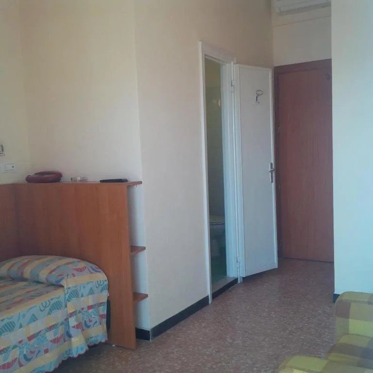 Single Room with Sea View — Hotel Robinia