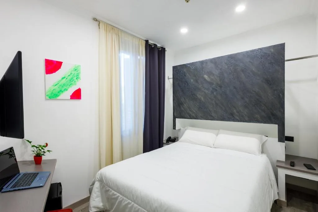 Single Room — Crossroad Hotel