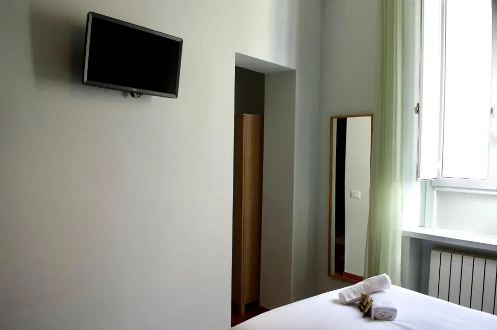 Deluxe Single Room — AmareRomaRooms