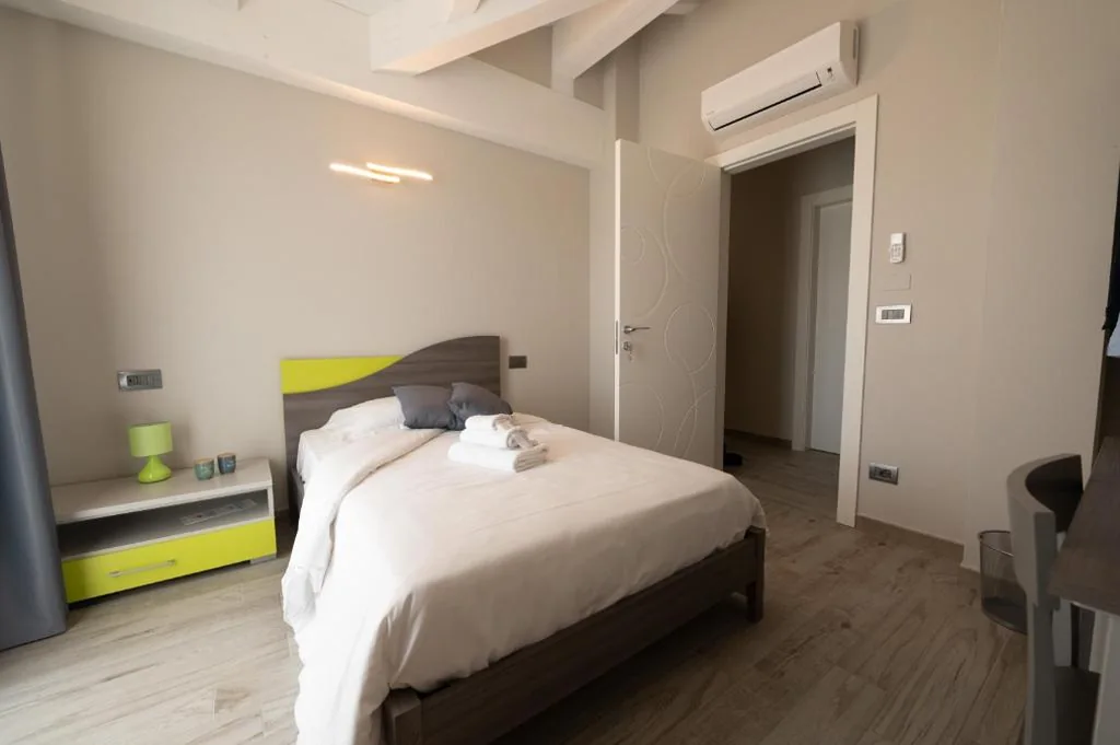 Camera Singola Deluxe con Balcone — Bed and breakfast Ma.Gi.A
