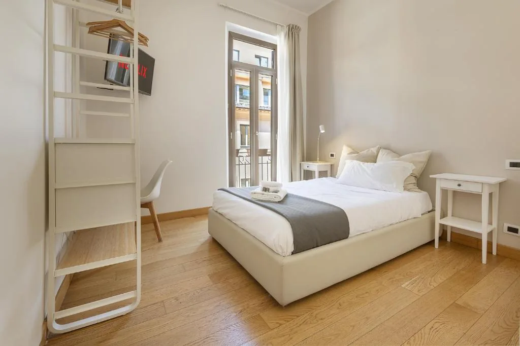 Camera Singola Deluxe con Balcone — Colosseo Guest House