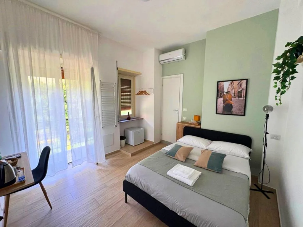 Deluxe Single Room with Balcony — Quattro Venti city suites