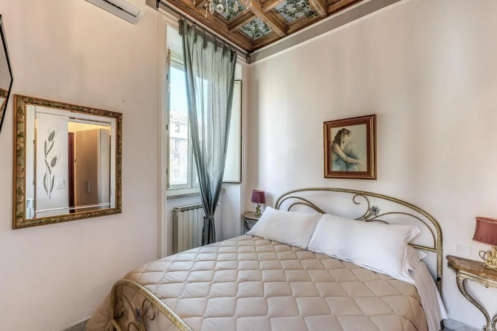 Deluxe Single Room with Balcony — Villa Alberici