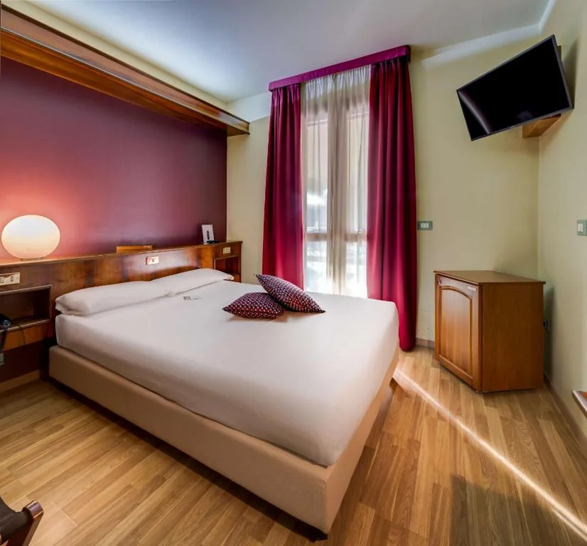 Deluxe Single Room — La Villa – Sure Hotel Collection by Best Western