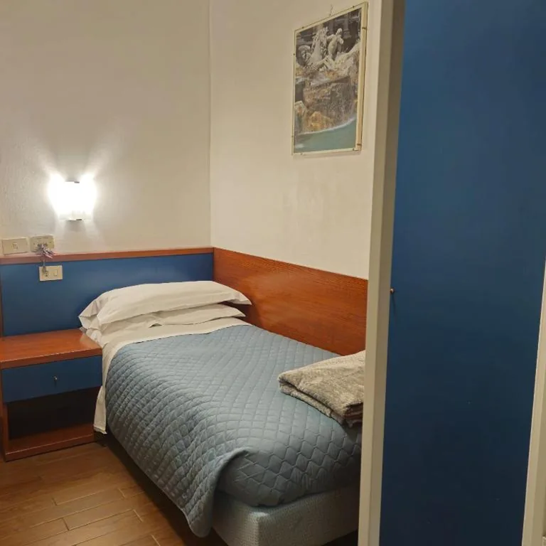 Camera Singola Economy con Bagno Privato e Doccia in Comune — Hotel Julia Trevi – Spagna