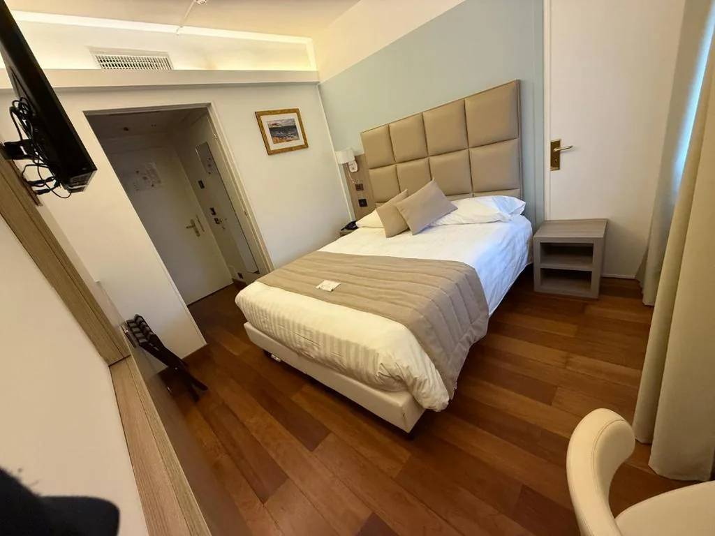 Camera Singola Economy con Vista Collina — Hotel Parigi & Spa