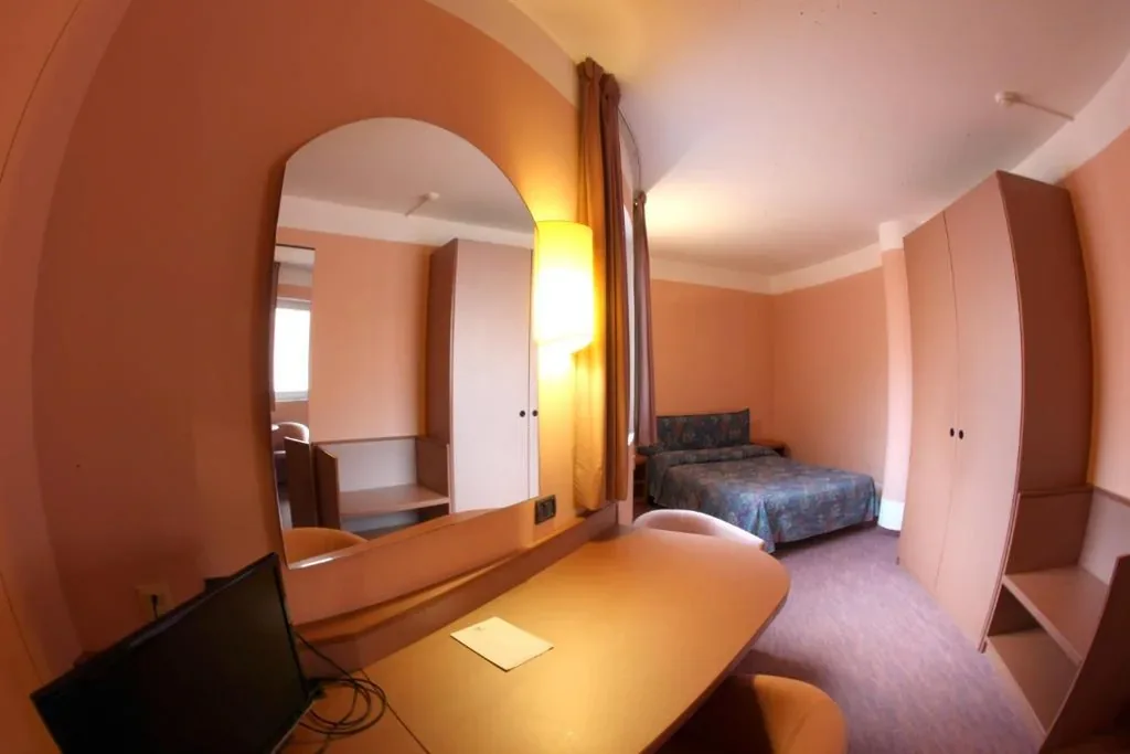 Economy Single Room — Etoile Du Nord
