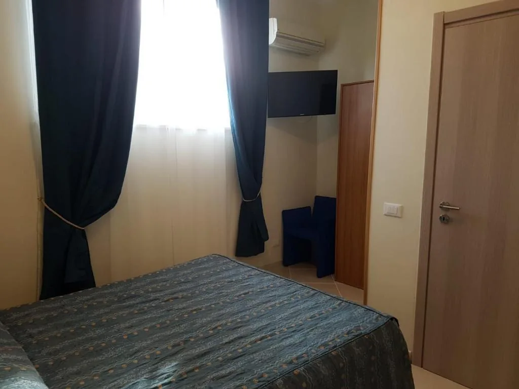 Single Room - Separate Building — Hotel Chopin