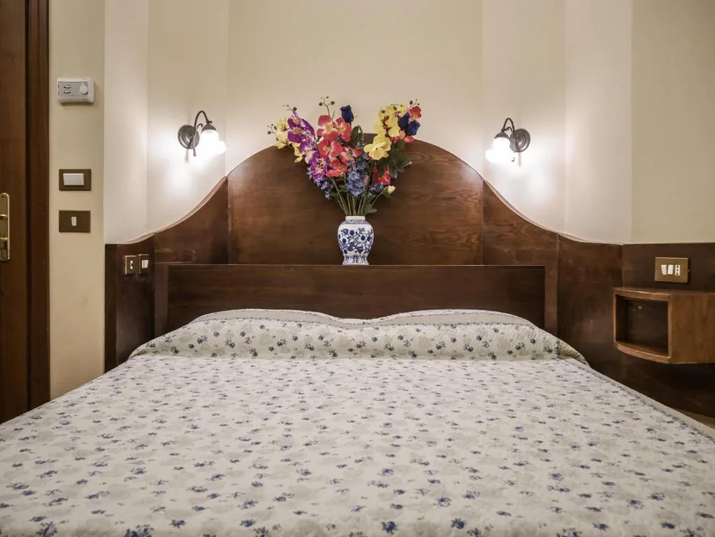 Single Room — Hotel 4 Coronati