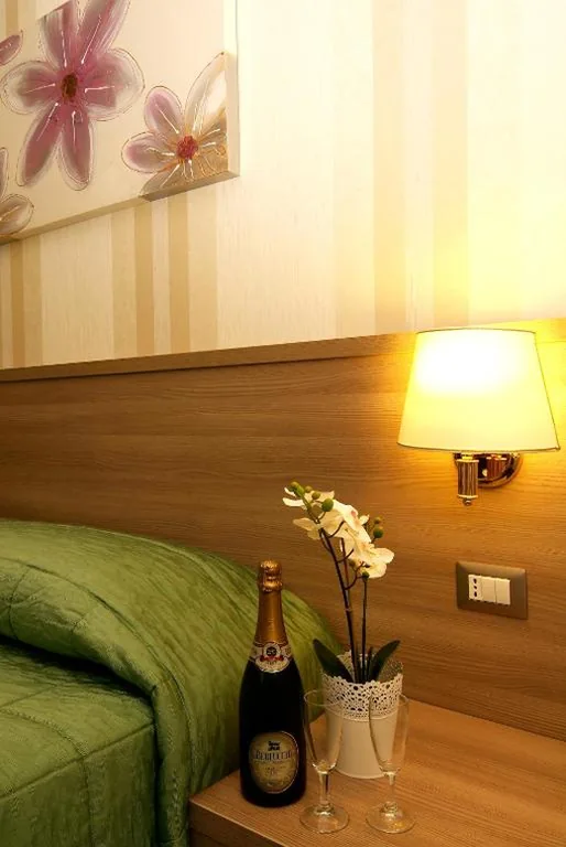 Single Room — Hotel Argentina