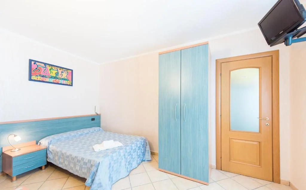 Single Room — Hotel Bacco