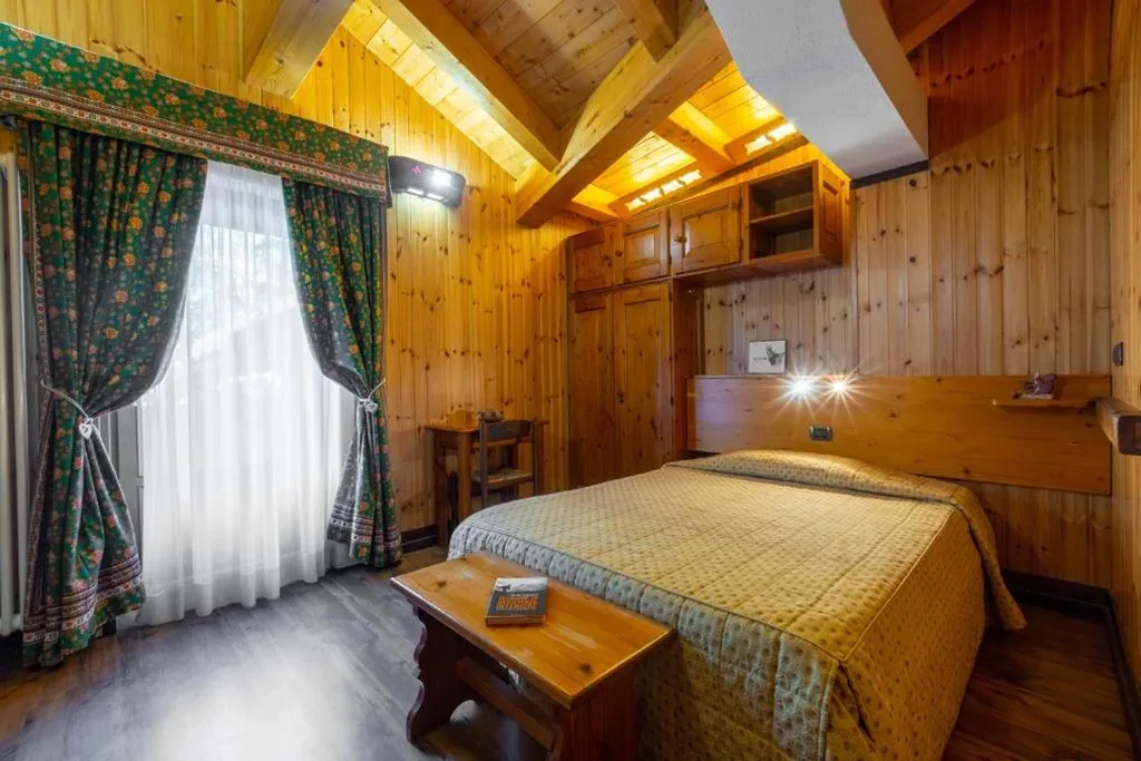 Single Room — Hotel Bouton D’Or – Cogne
