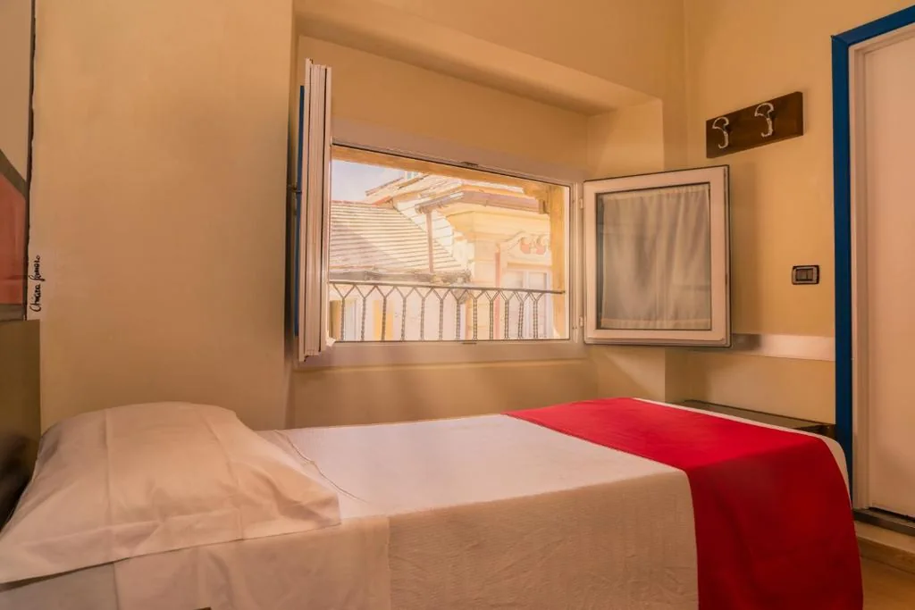 Single Room — Hotel Cairoli